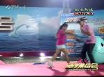 女选手与主持人恰恰对舞
