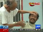 八旬老夫妻照顾邻居傻儿40年