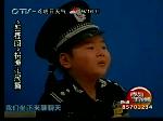 南京“失控姐”扮演小民警爆红网络