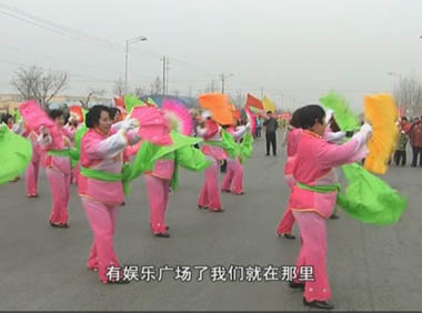 即墨：民俗踩街 迎元宵佳节 展文化风采