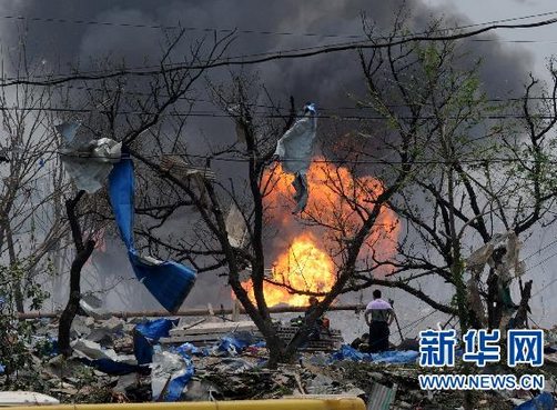 南京可燃气体泄漏爆燃  10人死亡
