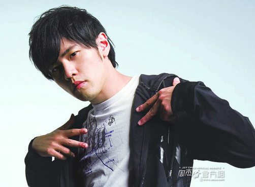 网友爆料：周杰伦青岛演唱会歌迷接机现场