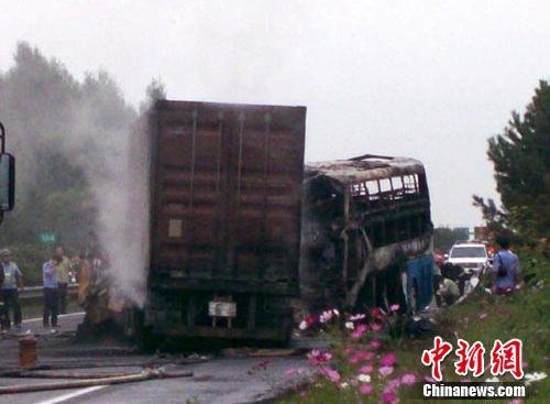 青岛大客吉林出车祸  37名伤员伤情稳定