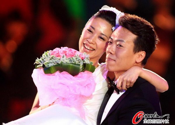 申雪/赵宏博举行冰上浪漫婚礼