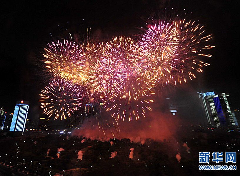 为特区庆生 深圳昨晚烟火盛放