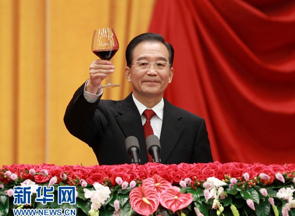 国庆招待会举行 温家宝强调把民生摆在更突出位置