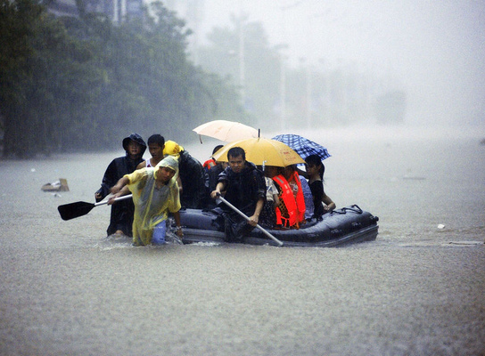 海南暴雨成灾 多地村庄被淹 滞留旅客转移