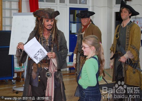 “杰克船长”现身小学 小笔友希望他帮忙对抗老师