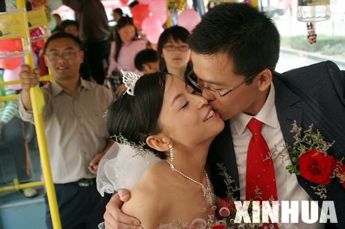 新人扎堆“十月十”出现结婚高峰，讨“十全十美”好彩头（资料图）