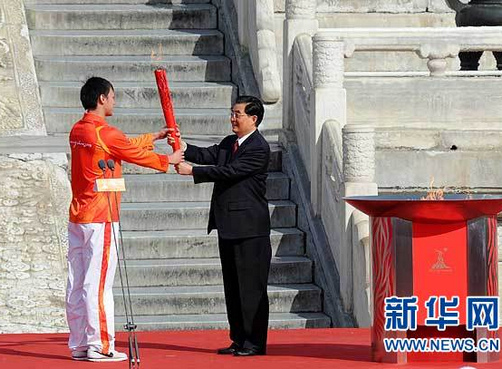 亚运会火炬传递今天上午启动 胡锦涛出席
