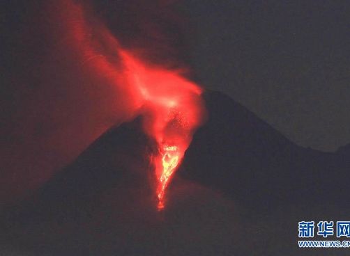 印尼默拉皮火山再度喷发