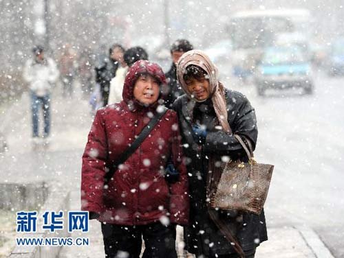 北方降温 哈尔滨突降鹅毛大雪