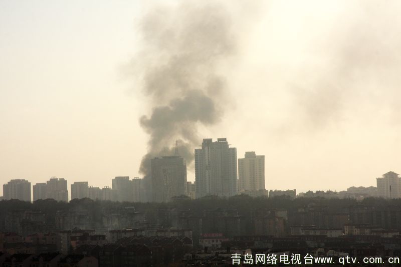 网友爆料：麦岛方向发生火灾！直升机赶去救援