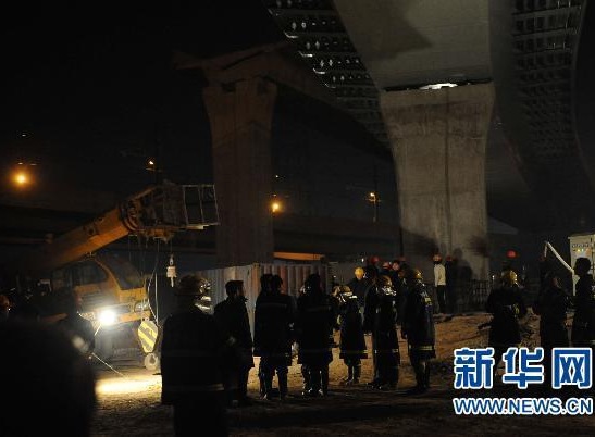 南京在建高架桥倾覆 幸存者忆惊魂一幕