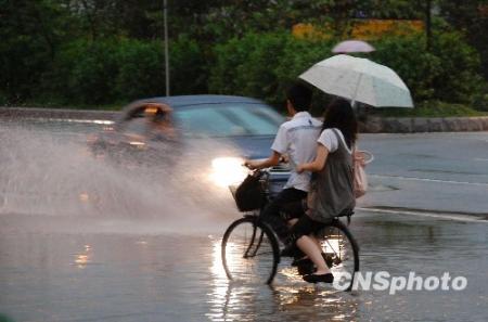 未来三天强降雨逗留江南地区