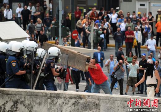 希腊：全国再次大罢工 抗议财政紧缩