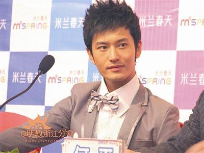 黄晓明被质疑“炒作高手”