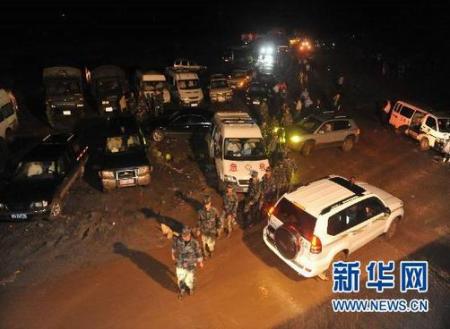贵州关岭县山体滑坡　107名村民被掩埋