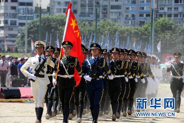 香港回归13周年升旗仪式隆重举行