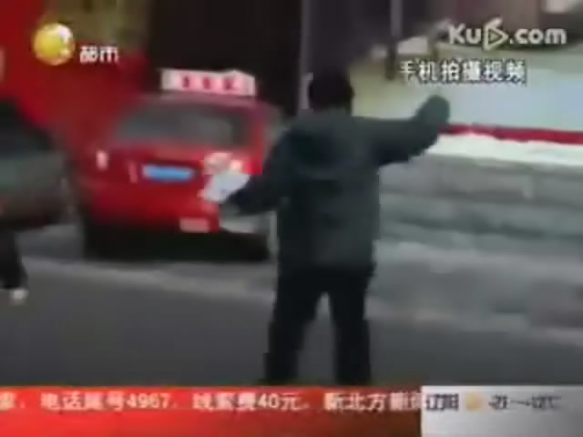 给力！吉林“传单哥”边发传单边跳舞
