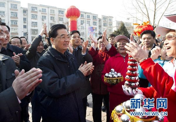 胡锦涛在河北省保定市同干部群众共度新春佳节