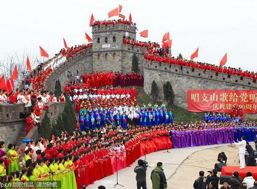 重庆洋人街3000人集体唱红歌