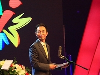 4号选手刘书楠进行模拟主持