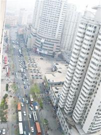 辽宁路部分单行路段取消 司机不敢走路口拥堵
