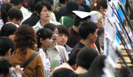 青岛招聘工资涨近两成 文员求职难度最大