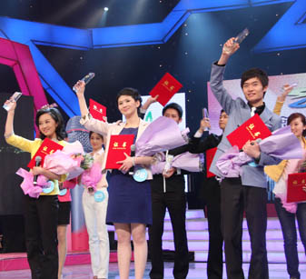 杨静静、张雯、马潇获得主持人大赛三强