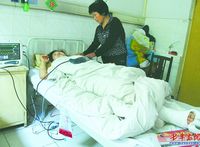 21岁女孩跳楼逃生摔断腰椎