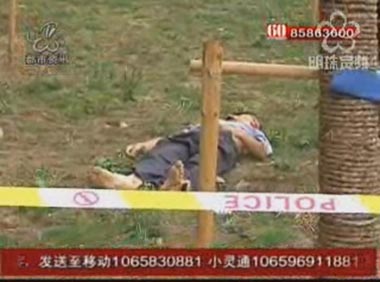 长安一小区：一小伙坠楼身亡
