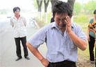 初三男生被货车拖两公里致死 后背已露骨