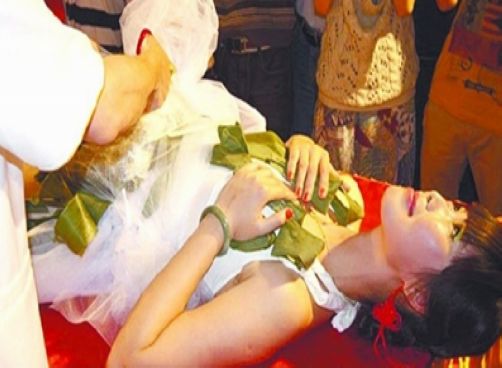 用“女体盛”庆祝端午节 让屈原情何以堪？
