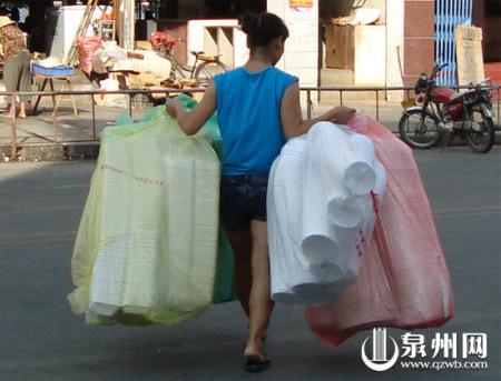 三无塑料餐盒加热水实验 水温60℃检出塑化剂