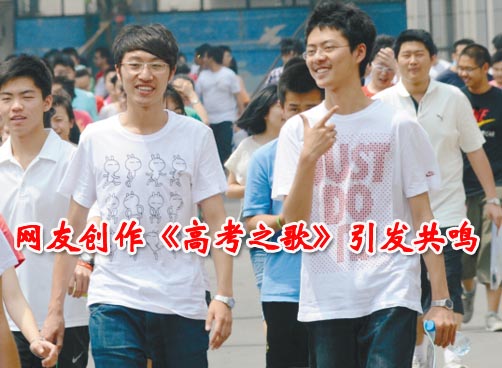 当书桌堆满座座小楼 当老师悄悄站在门后。。。