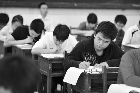 考试狂补营养液 补大了进了医院