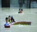 湖南岳阳两村庄暴雨后遭泥石流掩埋