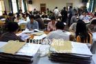报道指西外本科生阅高考卷多年 所阅涉及主观题