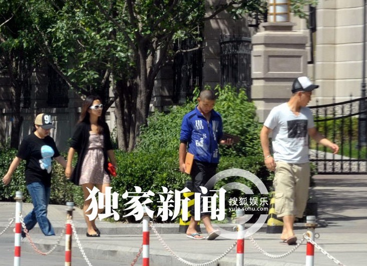 何洁释小龙同居图片