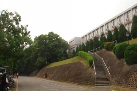 台湾清华大学女生在宿舍上吊自杀 此前感情受挫
