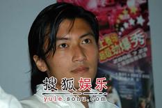 谢霆锋赴马来西亚不再提婚变 神情轻松