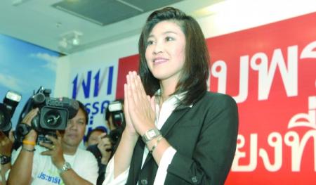 他信妹妹获得大选胜利 泰国将迎来首位女总理