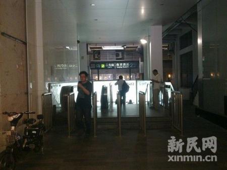 乘客大喊“有炸弹” 上海地铁2号线封站
