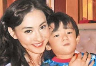 谢霆锋张柏芝今日共同返港 将展开争子大对决