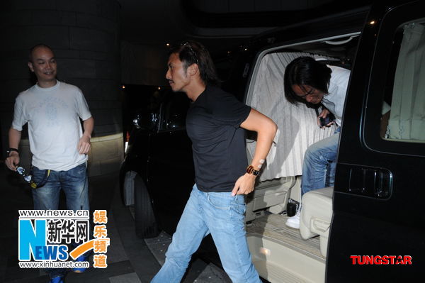 谢霆锋父子三人终相见 传与张柏芝达成离婚共识