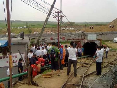 潍坊铁矿透水事故21人被困井下