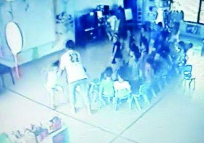 幼儿园老师暴打学生视频网上热传