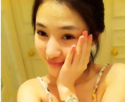视频：郭美美成立粉丝会 欲进军演艺圈