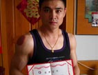 青岛籍体操冠军打零工为生 欲150元卖奖牌糊口